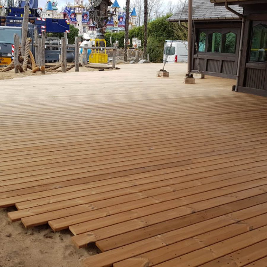 Thermowood terras pretpark buitenschrijnwerken